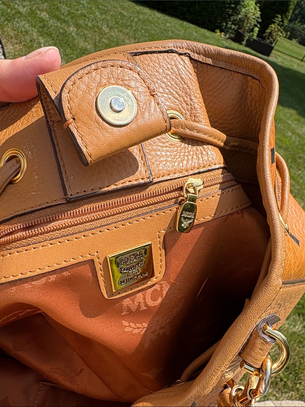 MCM Cognac bucket bag EUC - Picture 4 of 16